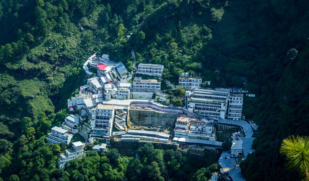 a picture of hindu temple vaishno devi mandir